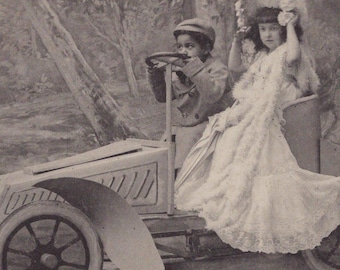 Original 1900s kleines Mädchen African American Boy Fantasy Motor Car Echtfoto-Postkarte - Antike Vintage Edwardian Mode Kinder