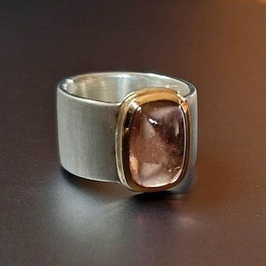 Wide silver ring with 750 gold and tourmaline