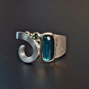 tourmaline ring made of silver and yellow gold