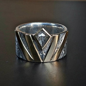 Wide silver ring with 750 gold and diamond &quot;salt and pepper&quot;