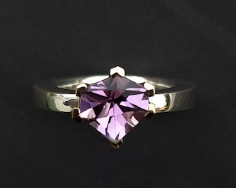 Wunderschöner Amethystring mit 585 Krabenfassung