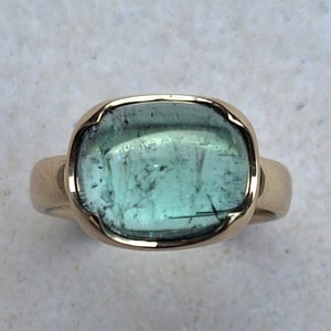 Very noble tourmaline ring made of 750 white gold