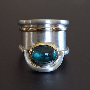 Very large tourmaline ring made of silver and yellow gold