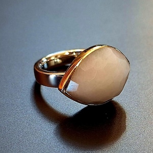 Silver ring with gold setting and Kascholong