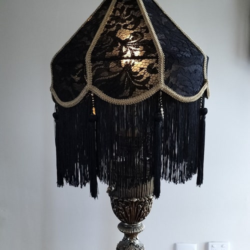 Abat-jour au sol/Victorien vintage/bohème/Décoration gothique/Art déco/Dentelle en tissu noir/Franges/Perles/Salon/Luxe/fait main