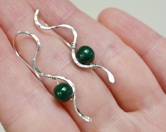 Malachite earrings, classy wave earrings, green silver earrings, dainty hammered earrings