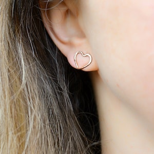 No piercing heart earrings, Slide on earrings, no hole ear jewellery, hammered clip on earrings, Two way earrings Bild 3