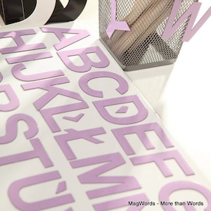 Letras magnéticas mayúsculas, alfabeto LILAC para aprender a leer. Perfecto en la nevera, imanes para niños