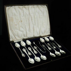 Set 12 Silver Teaspoons, Sugar Tongs, Nips, English, Antique, Tableware, Tea, Arts & Crafts, Cased, Hallmarked Sheffield 1907