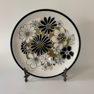 RESERVED for KMONEE Mikasa Leilani Dinner Plates. Set of 4. 10 1/2 inches. Black and Avocado Green. 1970s Dinnerware.
