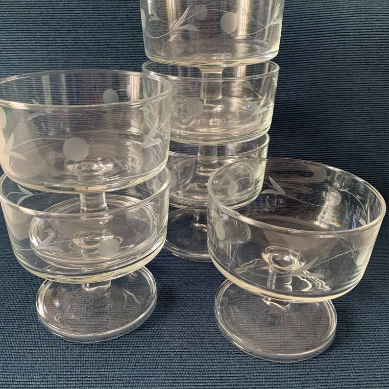 Vintage Etched Glass Dessert Bowls. Stemmed Bowls. Set of 6. Fruit