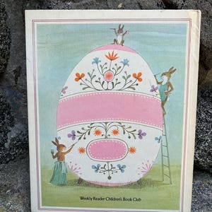 The Easter Egg Artists. Vintage Kids Book. Adrienne Adams. Weekly Reader Club Book. 1976.