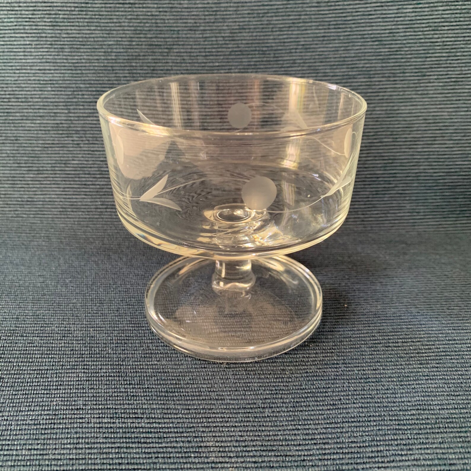 Vintage Etched Glass Dessert Bowls. Stemmed Bowls. Set of 6. Fruit