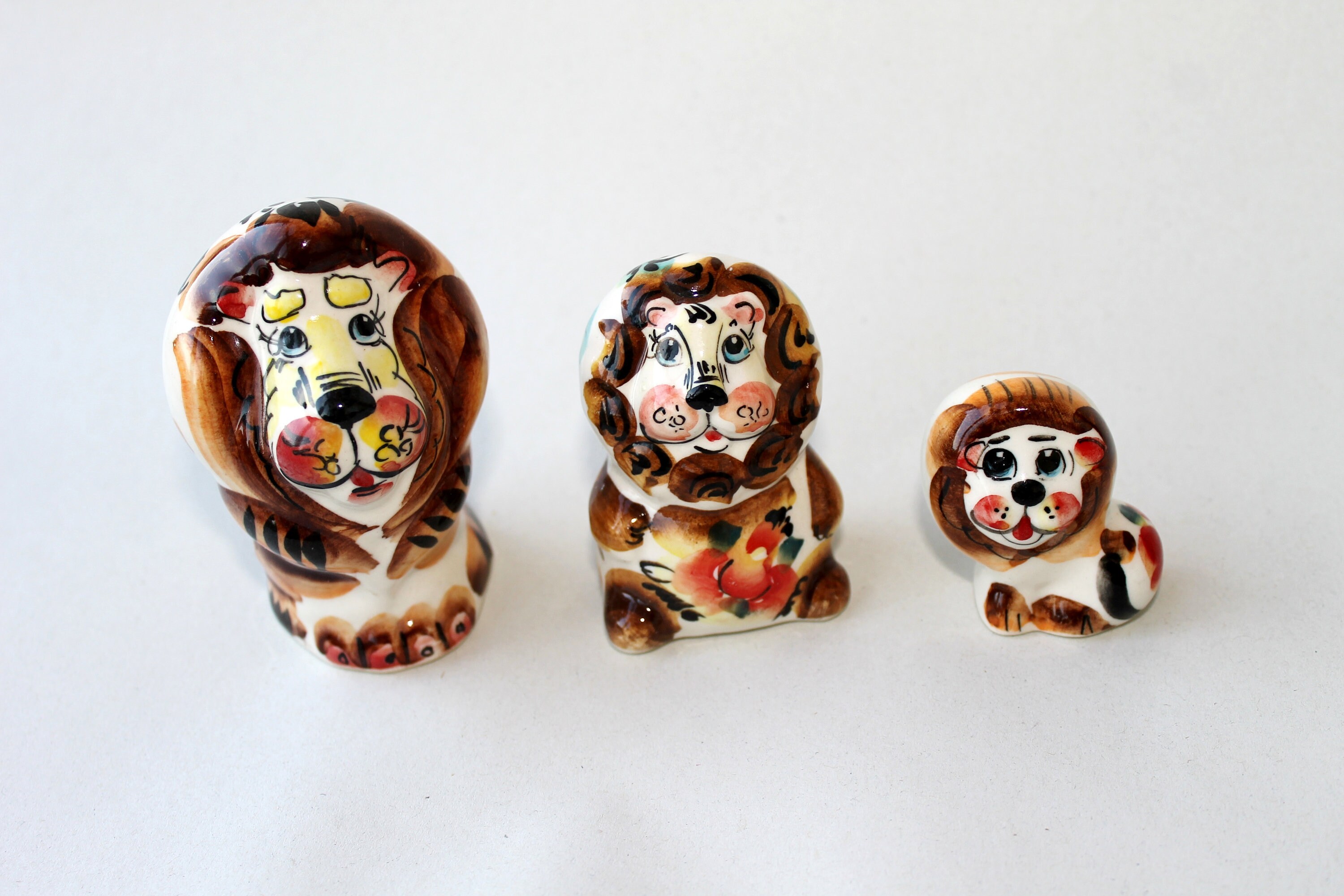 MINIATURE BEAUTIFUL MALE LION STATUE CERAMIC ANIMAL FIGURINE COLLECTIBLES DECOR