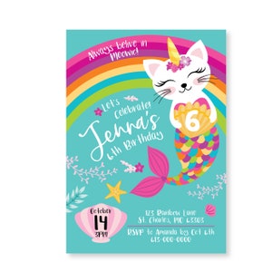 Puede incluir: Una invitaci&oacute;n de cumplea&ntilde;os con una ilustraci&oacute;n de gato sirena. La invitaci&oacute;n es turquesa con un arco&iacute;ris, una cola de sirena rosa y el texto "Let's Celebrate! Jenna's 6th Birthday". La fecha es el 14 de octubre.
