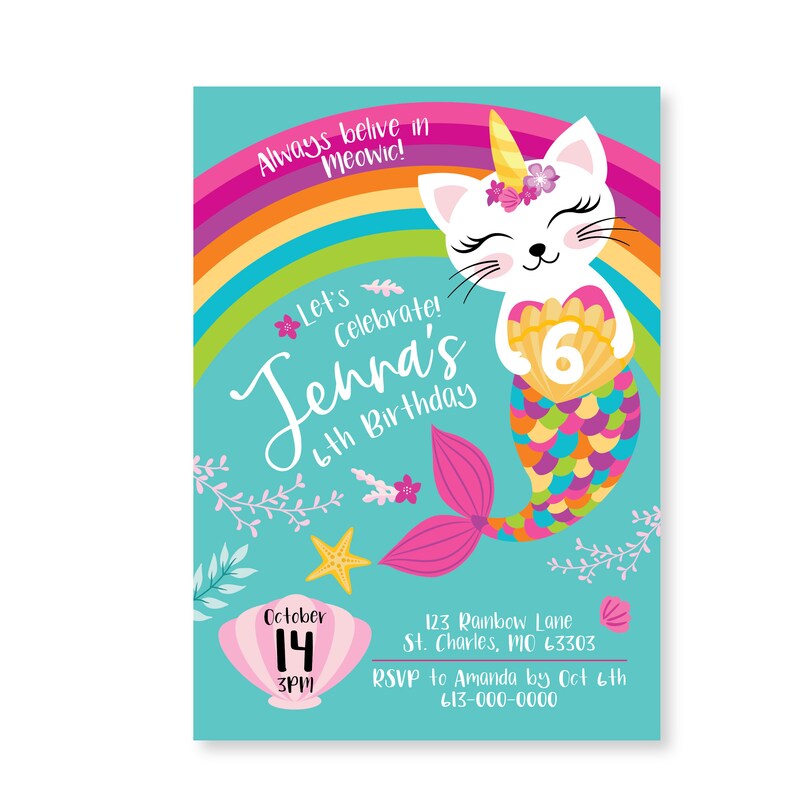 Puede incluir: Una invitaci&oacute;n de cumplea&ntilde;os con una ilustraci&oacute;n de gato sirena. La invitaci&oacute;n es turquesa con un arco&iacute;ris, una cola de sirena rosa y el texto "Let's Celebrate! Jenna's 6th Birthday". La fecha es el 14 de octubre.