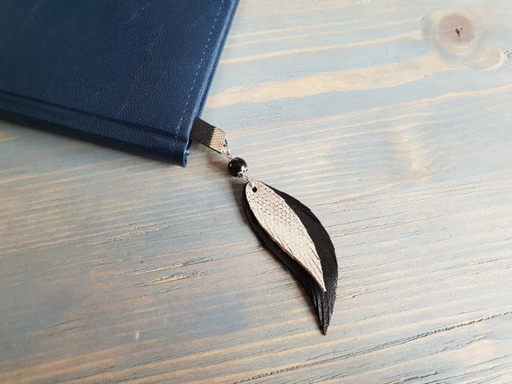 Handmade Bookmark, Leather Bookmark, Book Lover Gift, Reader Gift, Leather Anniversary Gift for her, 3rd Anniversary Gift, Feather Bookmark
