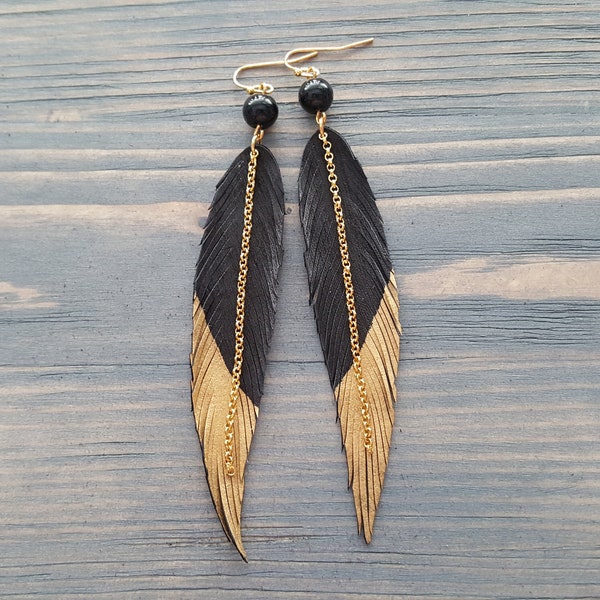 Boucles d’oreilles en plumes noires, Bijoux Boho, Boucles d’oreilles en cuir long, Boucles d’oreilles en agate noire, Boucles d’oreilles Statement, Boucles d’oreilles Boho, Boucles d’oreilles Boho