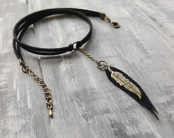 Choker en daim. Collier de plumes Boho. Collier Boho Choker. Collier choker en cuir noir. Choker charme. Collier choker pendentif.