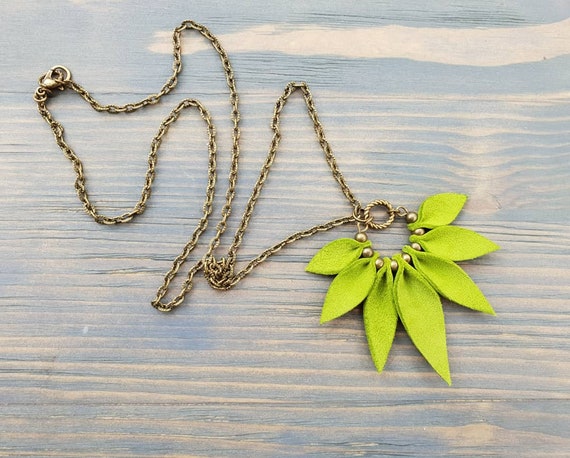 Green Leather Necklace, Green Necklace, Bronze Chain Necklace, Boho Necklace, Boho Jewelry