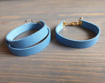 Blauwe armband, lederen armband, blauwe lederen armband, blauwe bangle armband, lederen bangle armband, minimalistische armband, wrap armband