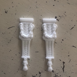 Shabby Chic Resin furniture applique! Vintage Small Acanthus Corbel swag drop ~ Lot of 2!
