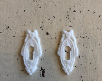 Shabby Chic Resin furniture applique! Regency Wreath and Bow Keyhole Escutcheon! set of 2!