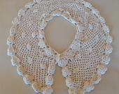 Pretty Vintage Hand Crocheted 4 Wide Collar Natural Color in an Open Design w Floral Rosette. Crochet Covered Button. Free USA Shipping