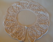 Gorgeous Vintage Hand Crocheted 4 Wide Collar Natural Color in the Pineapple Design Pattern. Crochet covered button. FREE USA Shipping