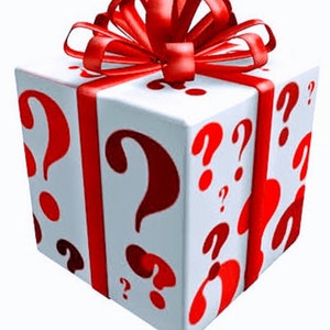 Op de afbeelding: Een witte cadeaudoos met een rood lint en strik. De doos is bedekt met rode vraagtekens.
