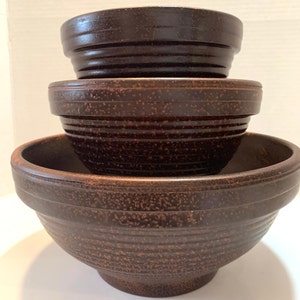 BROWN BEEHIVE Terracotta Clay Mixing BOWLS, Set of Three (3) Nesting, Ribbed, Deep Brown Speckled Look, Bakers Gift, 60's
