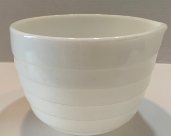 PYREX Vintage White BATTER BOWL, Pour Spout and Ribbed on Sides, 70's, Made for Westinghouse, Cottage Style