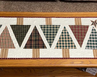 Quilted Country Christmas Table Runner, Cabin Tree Dining Table Topper, Farmhouse Tree Dining Table Decor, Rustic Table Runner, Green Burgun