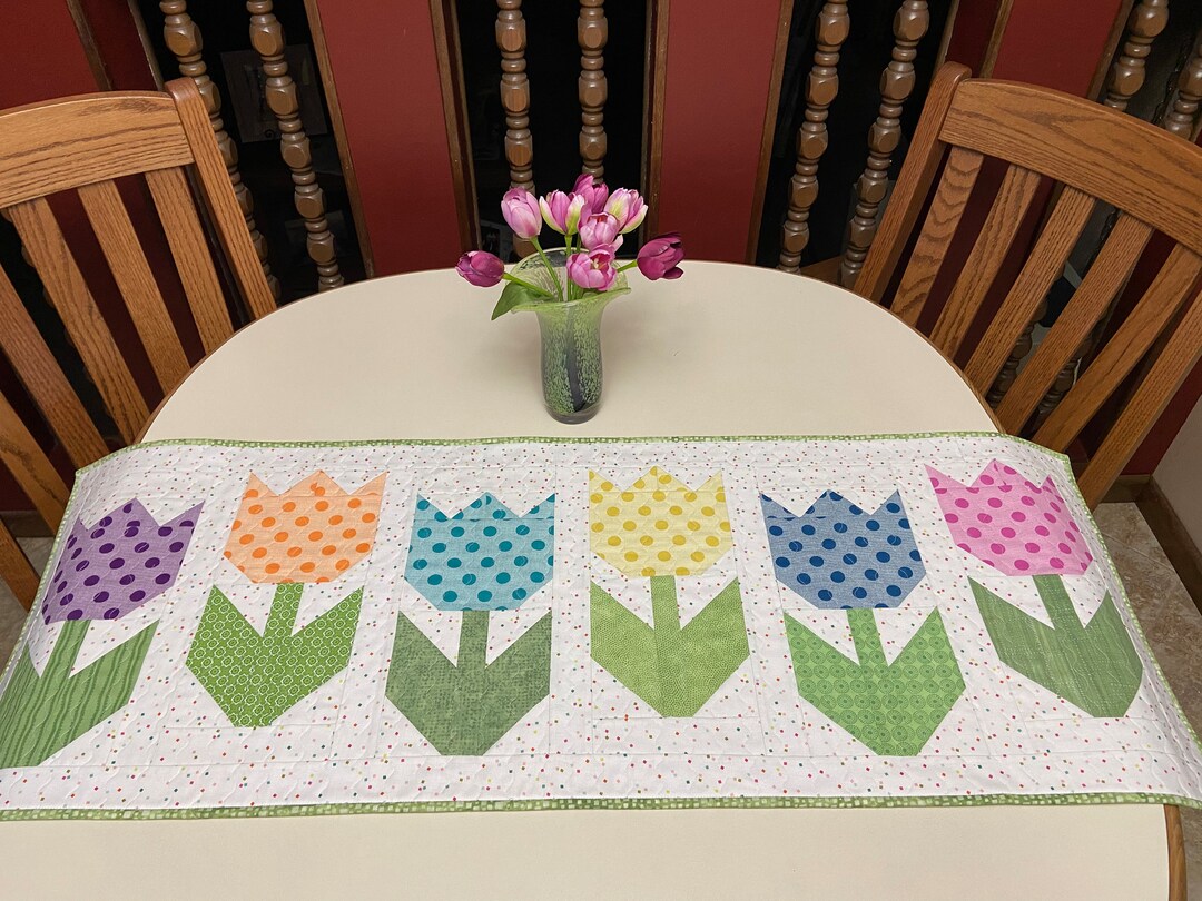 Quilted Tulip Table Runner, Spring Table Topper, Polka Dot Summer Decor