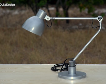 Restored workshop lamp  Vintage 1950. NO SHIPPING USA