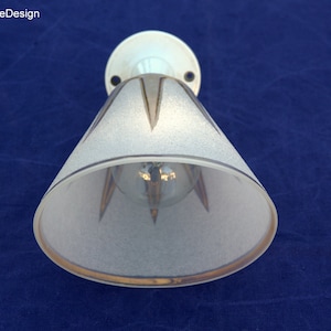 Authentic vintage 1930&#39;s Art Deco sconce.