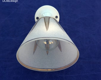 Authentic vintage 1930&#39;s Art Deco sconce.