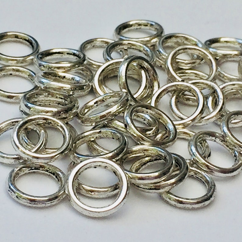 100 Closed Soldered Jump Rings Round Antique Silver 8mm Etsy