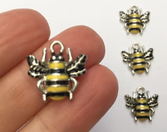 5 Bumble Bee Charms Antique Silver Tone SC789