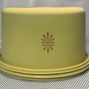 Vintage TUPPERWARE CAKE Cupcake CARRIER Harvest Gold 15 X 11 Rectangle  +Handle