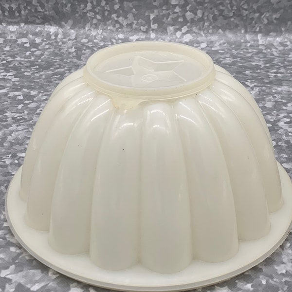 Vintage Tupperware Par T Jel Mold