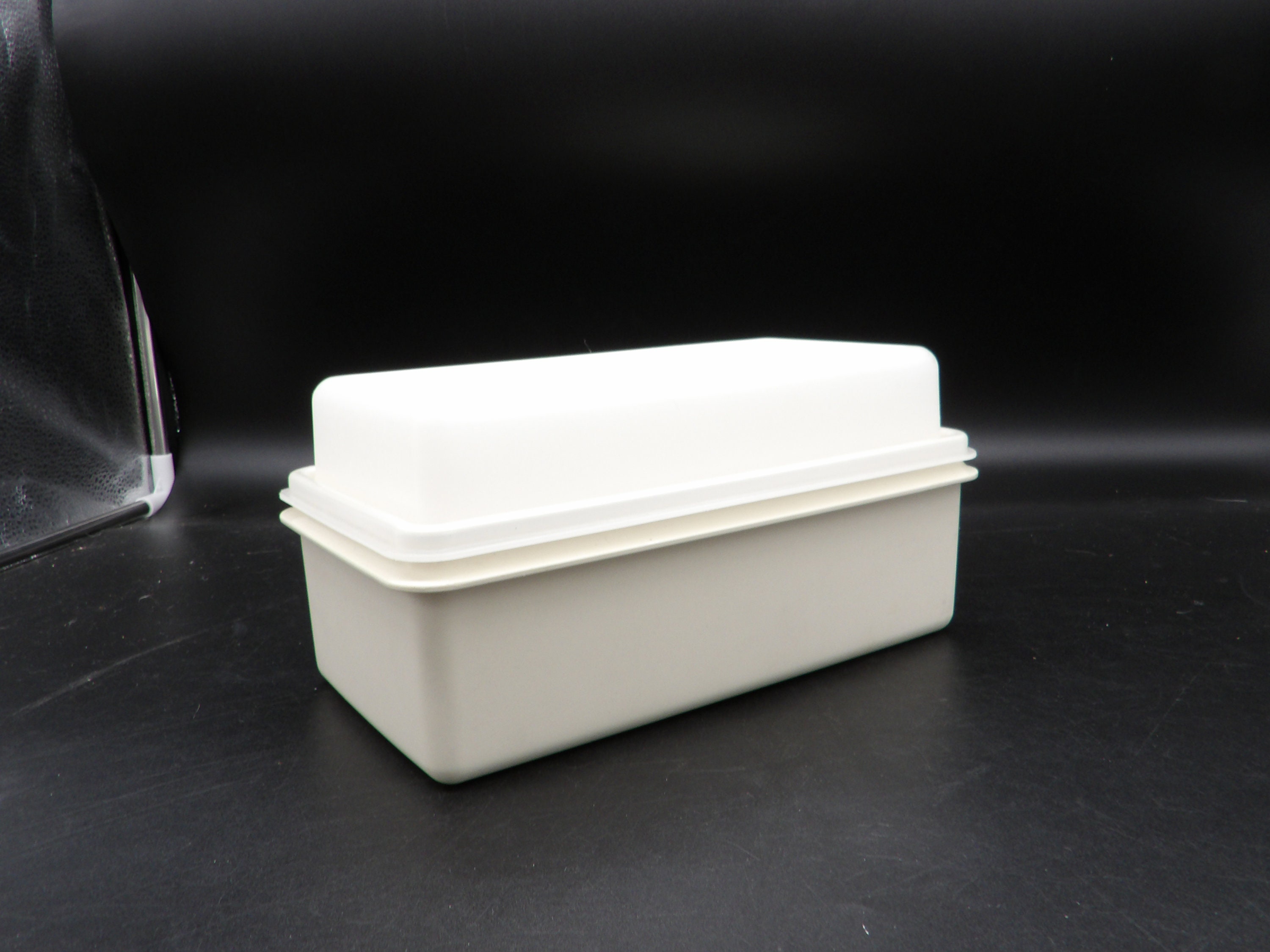 Tafura Bread Container | Plastic Bread Storage Box | Bread Loaf Saver  Dispenser/ Keeper with White Lid , BPA Free