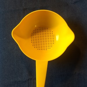 Yellow Tupperware Colander Strainer 1200
