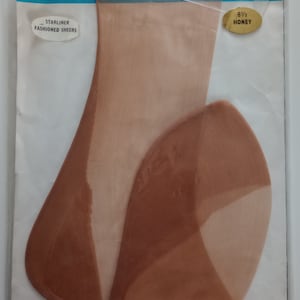 Fabulous Vintage Fully Fashioned Point Heel Nylon Stockings From Tandra