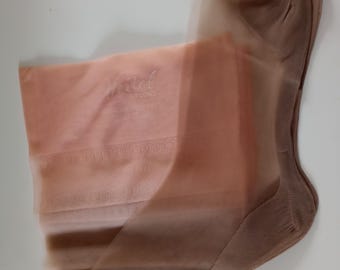 Fabulous Veitel Vintage Fully Fashioned Cuban Heel Nylon Stockings
