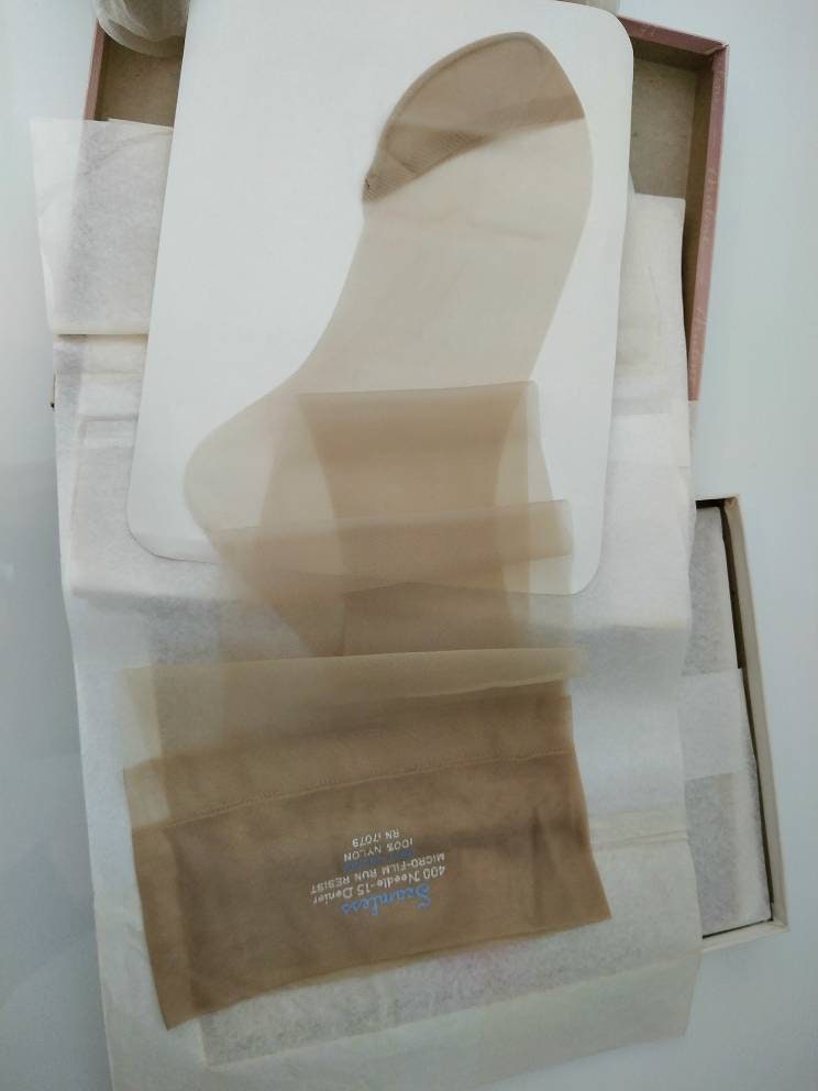 Lot Of 6 Pairs Fabulous Vintage RHT Nylon Stockings
