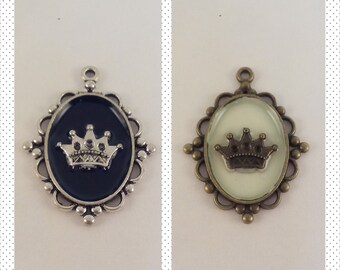 Crown Pendant (Silver or Bronze)