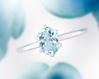 Oval Natural Aquamarine Solitaire Ring: Light Blue Green Sterling Silver. Finger Size 8