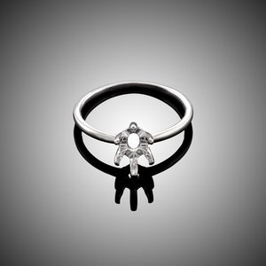 Premium Light Weight Sterling Silver 7x5mm or 8x6mm oval faceted ring setting. 6-prong tray, Oxygen-free cast. Polished, ready for gemstone