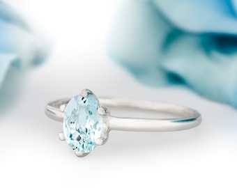 Oval Aquamarine Solitaire Ring: Light Blue Green Sterling Silver